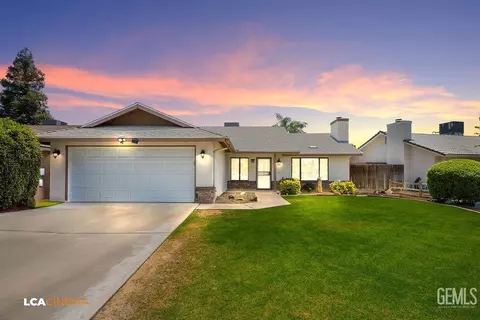 3800 Little Falls Ct, Bakersfield, CA 93312