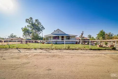 27588 Cypress St, Taft, CA 93268 photo 1