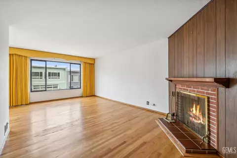 Living - 271 Concord St, San Francisco, CA 94112 photo 1 of 5