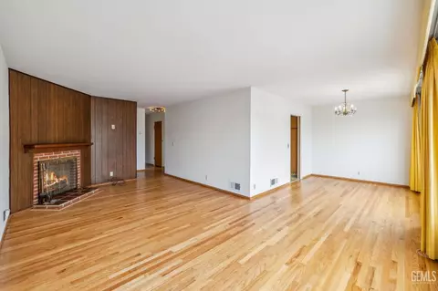 Living - 271 Concord St, San Francisco, CA 94112 photo 3 of 5