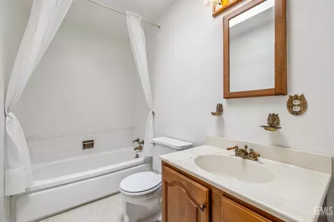 Bath - 271 Concord St, San Francisco, CA 94112 photo 2 of 3