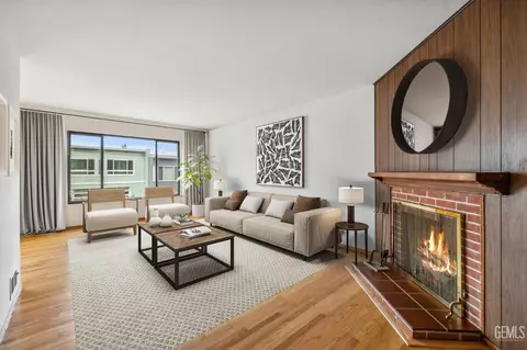 Living - 271 Concord St, San Francisco, CA 94112 photo 2 of 5