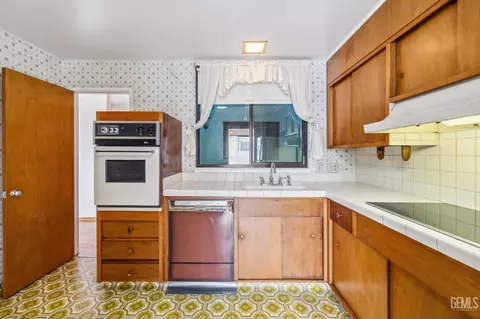 Kitchen - 271 Concord St, San Francisco, CA 94112 photo 2 of 3