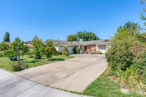 3816 Amberwood Ln, Bakersfield, CA 93309