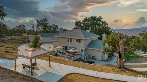 18580 Kern St, Tehachapi, CA 93561 photo 2