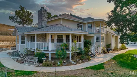 18580 Kern St, Tehachapi, CA 93561 photo 3