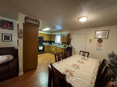 2008 Freeman Dr, Arvin, CA 93203 photo 2