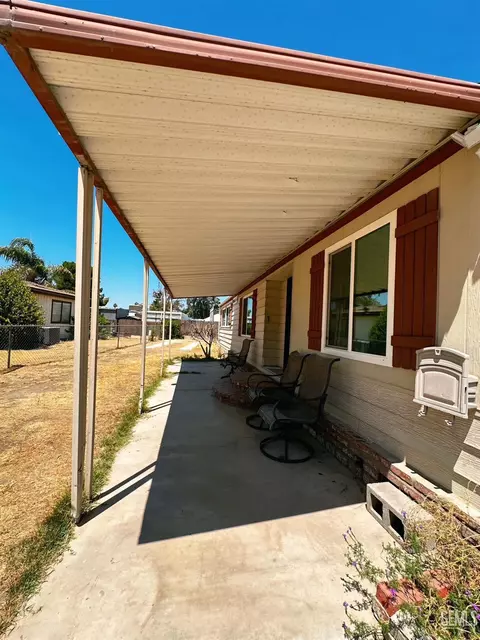 Exterior - 6301 Dennen St, Bakersfield, CA 93313 photo 4 of 7