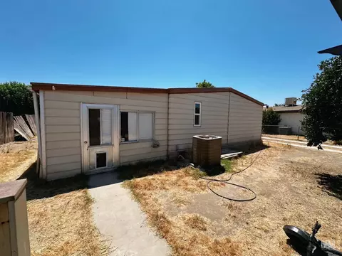 Exterior - 6301 Dennen St, Bakersfield, CA 93313 photo 6 of 7