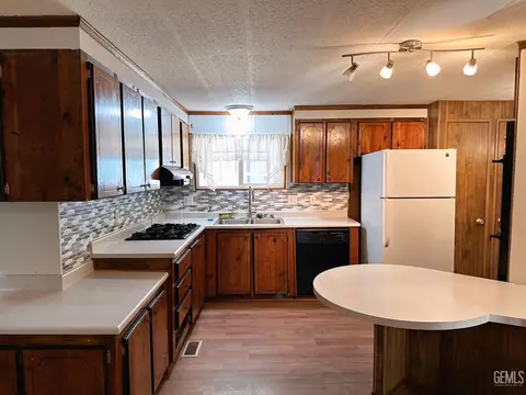 Kitchen - 6301 Dennen St, Bakersfield, CA 93313 photo 2 of 3