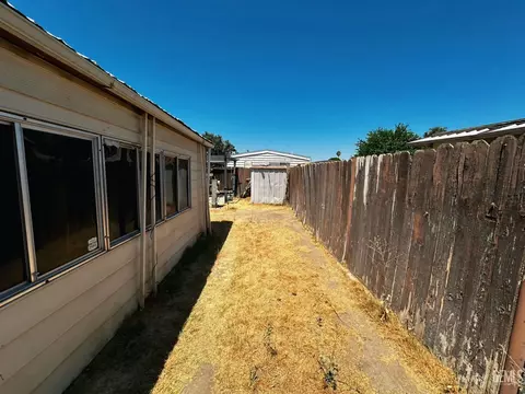 Exterior - 6301 Dennen St, Bakersfield, CA 93313 photo 7 of 7