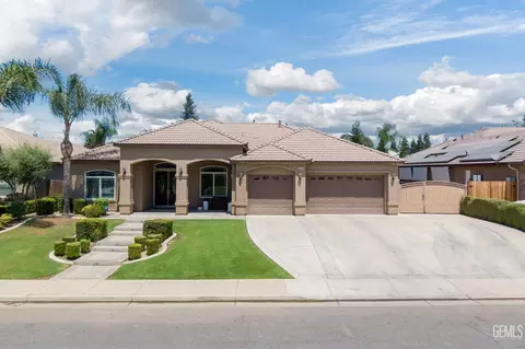8406 Nine Iron Dr, Bakersfield, CA 93312