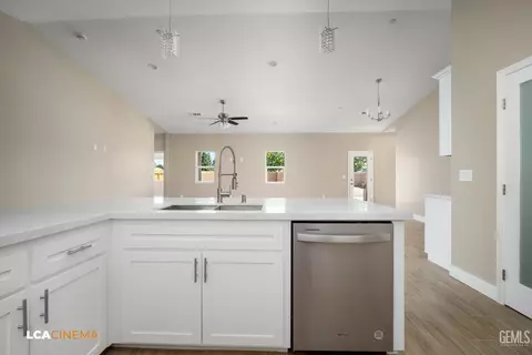 Entry Way - 801 Sinatra Way, Shafter, CA 93263 photo 1 of 2