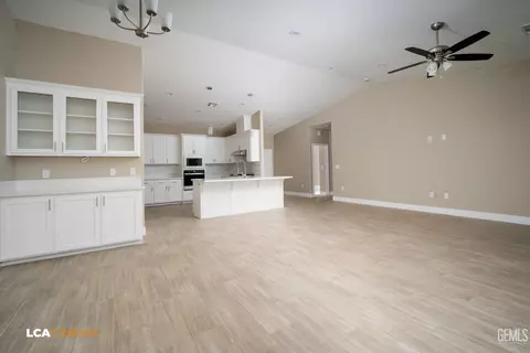 Living - 801 Sinatra Way, Shafter, CA 93263 photo 2 of 2