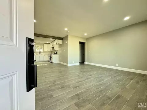 301 E St, Wasco, CA 93280 photo 6