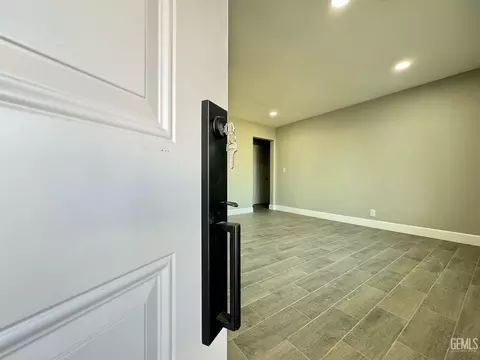 301 E St, Wasco, CA 93280 photo 5