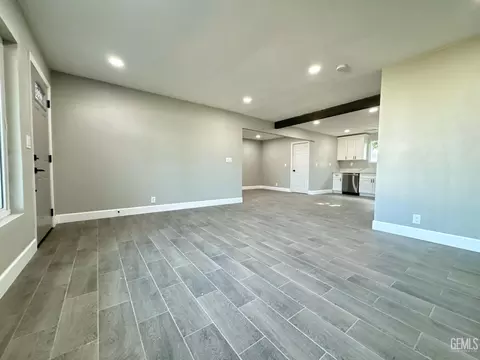 301 E St, Wasco, CA 93280 photo 8