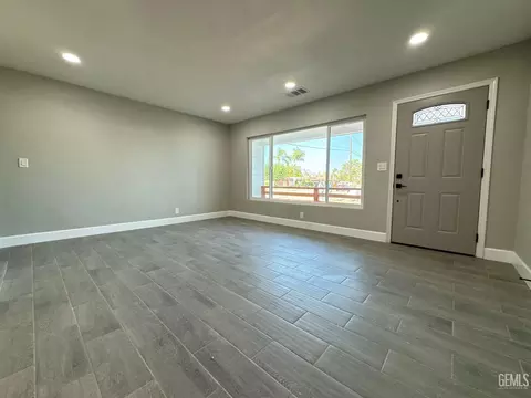 301 E St, Wasco, CA 93280 photo 7