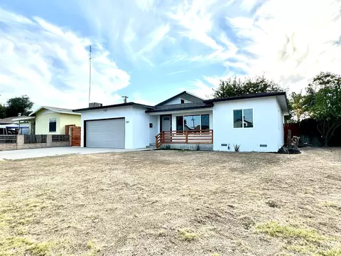 301 E St, Wasco, CA 93280 photo 4