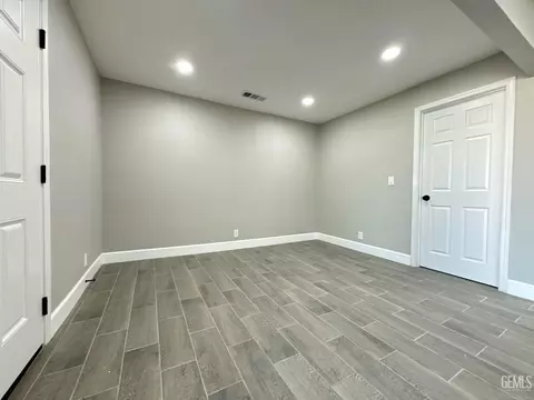 301 E St, Wasco, CA 93280 photo 10
