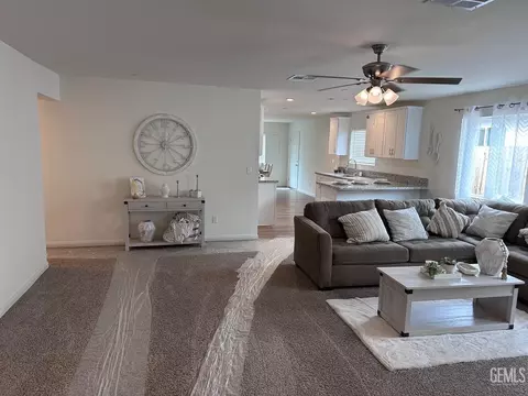 703 Ledgestone St, Bakersfield, CA 93307 photo 3