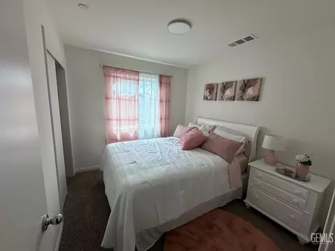 703 Ledgestone St, Bakersfield, CA 93307 photo 14