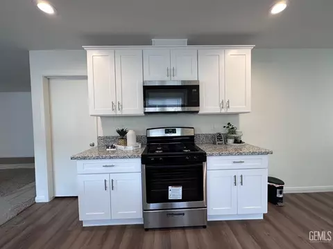 703 Ledgestone St, Bakersfield, CA 93307 photo 7