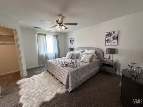 703 Ledgestone St, Bakersfield, CA 93307 photo 16