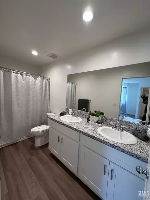 703 Ledgestone St, Bakersfield, CA 93307 photo 17