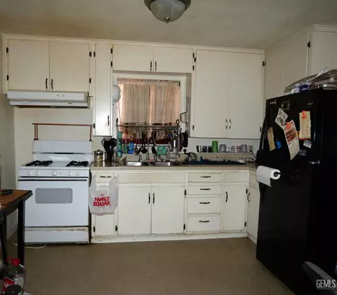 2313 Thomas Way, Delano, CA 93215 photo 2
