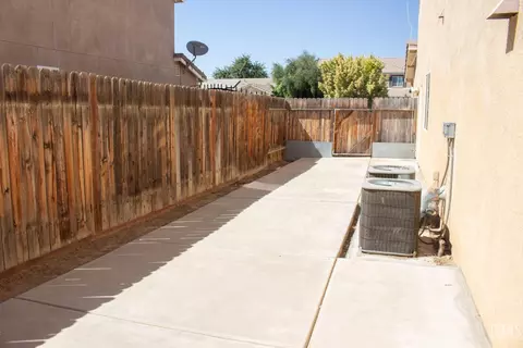 12323 Ruby River Dr, Bakersfield, CA 93312 photo 27