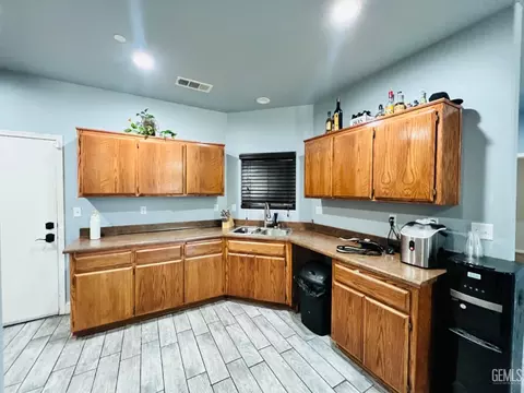 Kitchen - 1850 Ironbark St, Wasco, CA 93280 photo 2 of 2