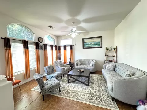 3906 Thames Ct, Bakersfield, CA 93313 photo 5