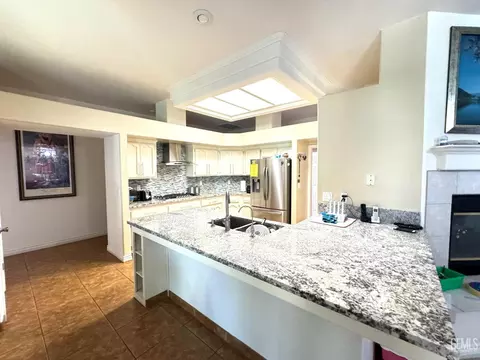 3906 Thames Ct, Bakersfield, CA 93313 photo 9