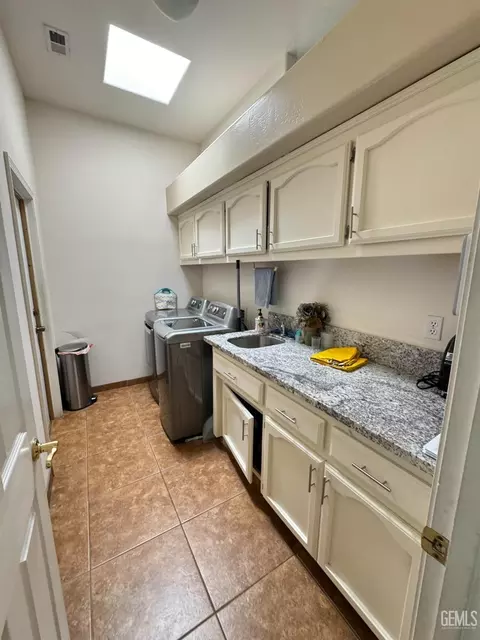 3906 Thames Ct, Bakersfield, CA 93313 photo 15