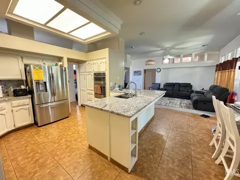 3906 Thames Ct, Bakersfield, CA 93313 photo 8