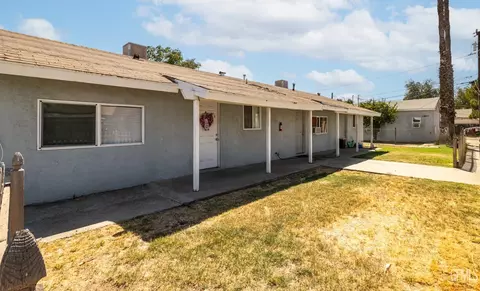1401 Yosemite Dr, Bakersfield, CA 93308