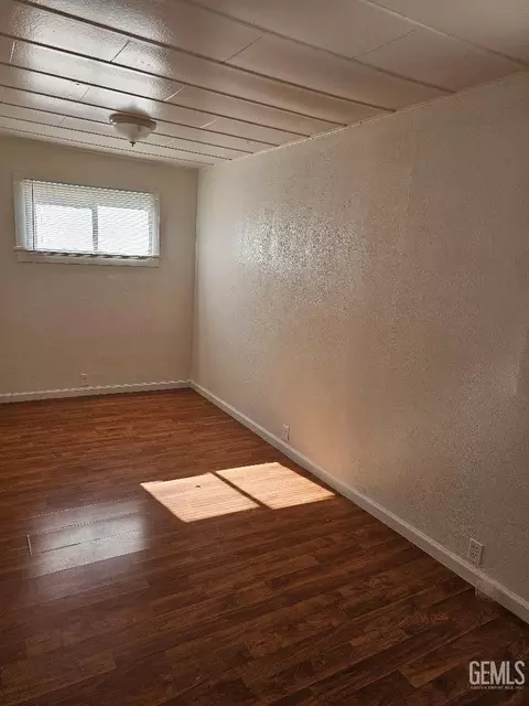 Bedroom - 430 E St, Taft, CA 93268 photo 2 of 2