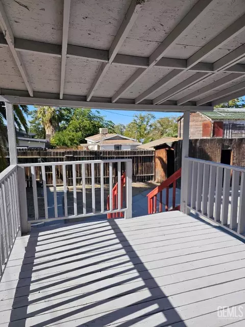 Exterior - 430 E St, Taft, CA 93268 photo 1 of 5