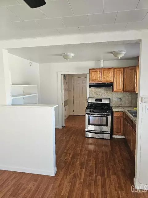 Kitchen - 430 E St, Taft, CA 93268 photo 1 of 1