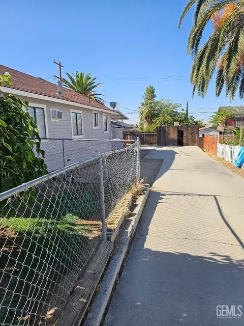 Other - 430 E St, Taft, CA 93268 photo 2 of 4