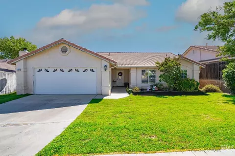 104 Lee St, Taft, CA 93268 photo 1