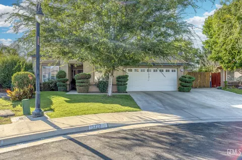 10722 Pinebrook Falls Dr, Bakersfield, CA 93312