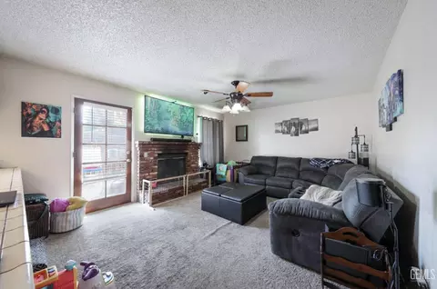 Living - 4001 Thatch Ave, Bakersfield, CA 93313 photo 1 of 2