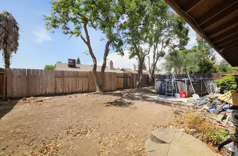 Exterior - 4001 Thatch Ave, Bakersfield, CA 93313 photo 4 of 4