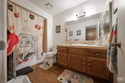 Bath - 4001 Thatch Ave, Bakersfield, CA 93313 photo 2 of 2