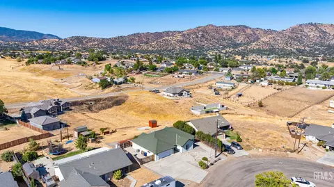 22033 Copper St, Tehachapi, CA 93561 photo 4