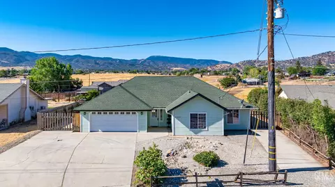 22033 Copper St, Tehachapi, CA 93561 photo 2