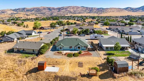 22033 Copper St, Tehachapi, CA 93561 photo 6