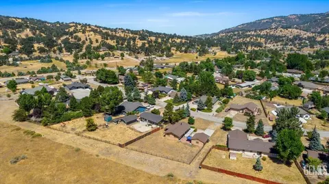 View/Area - 30020 Caddy Ln, Tehachapi, CA 93561 photo 2 of 11